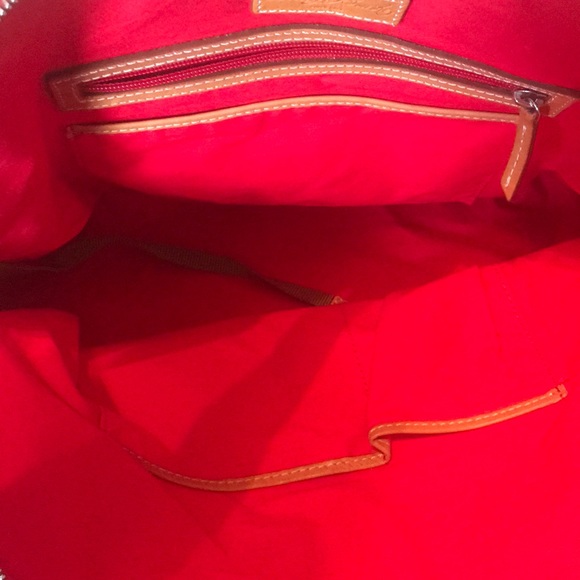 Dooney & Bourke - SOLD - Picture 5 of 8